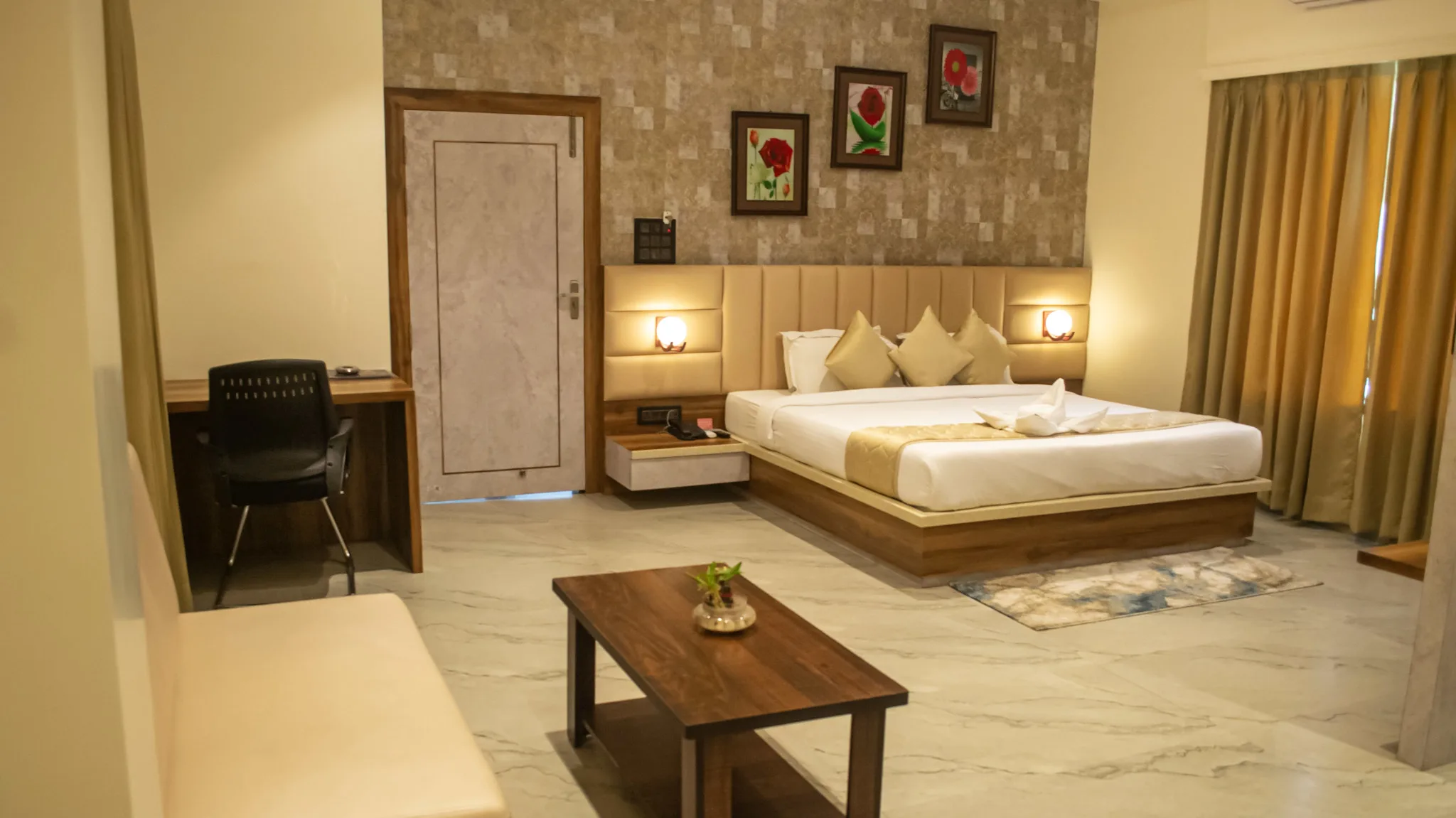 Prag Mahal Residency Suite